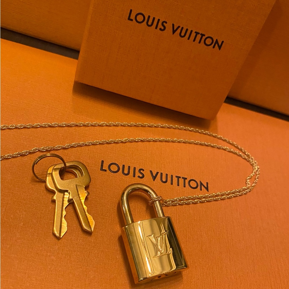 Louis Vuitton New, lock and key necklace. Hard to find! Authentic. - Picture 7 of 12